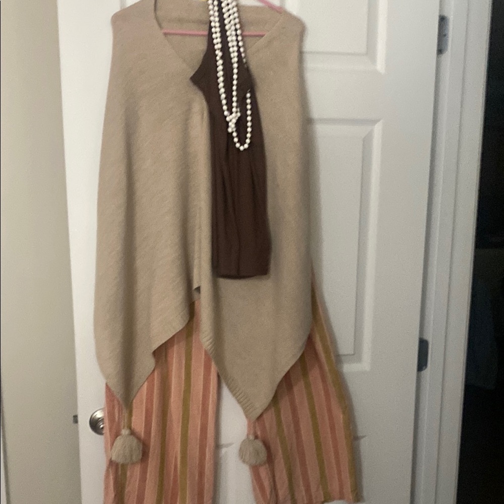 🍁🍁🍁 SET: Wondery Barrels, Ann Taylor Tassels, and Vintage Beads